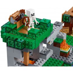 LEGO 21146 The Skeleton Arena